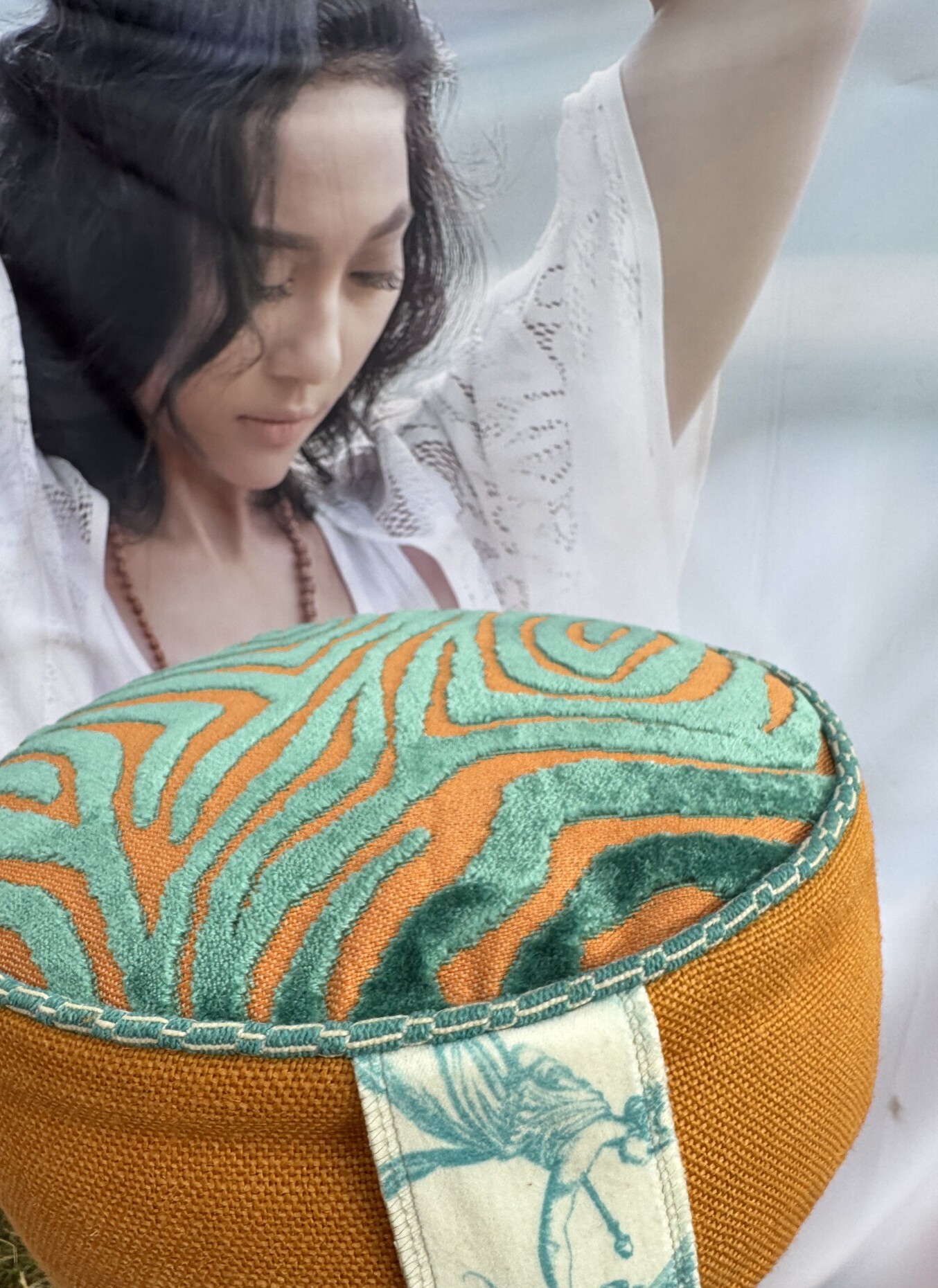Meditatiekussen uniek design 1 Meditatiekussen oranje turquoise