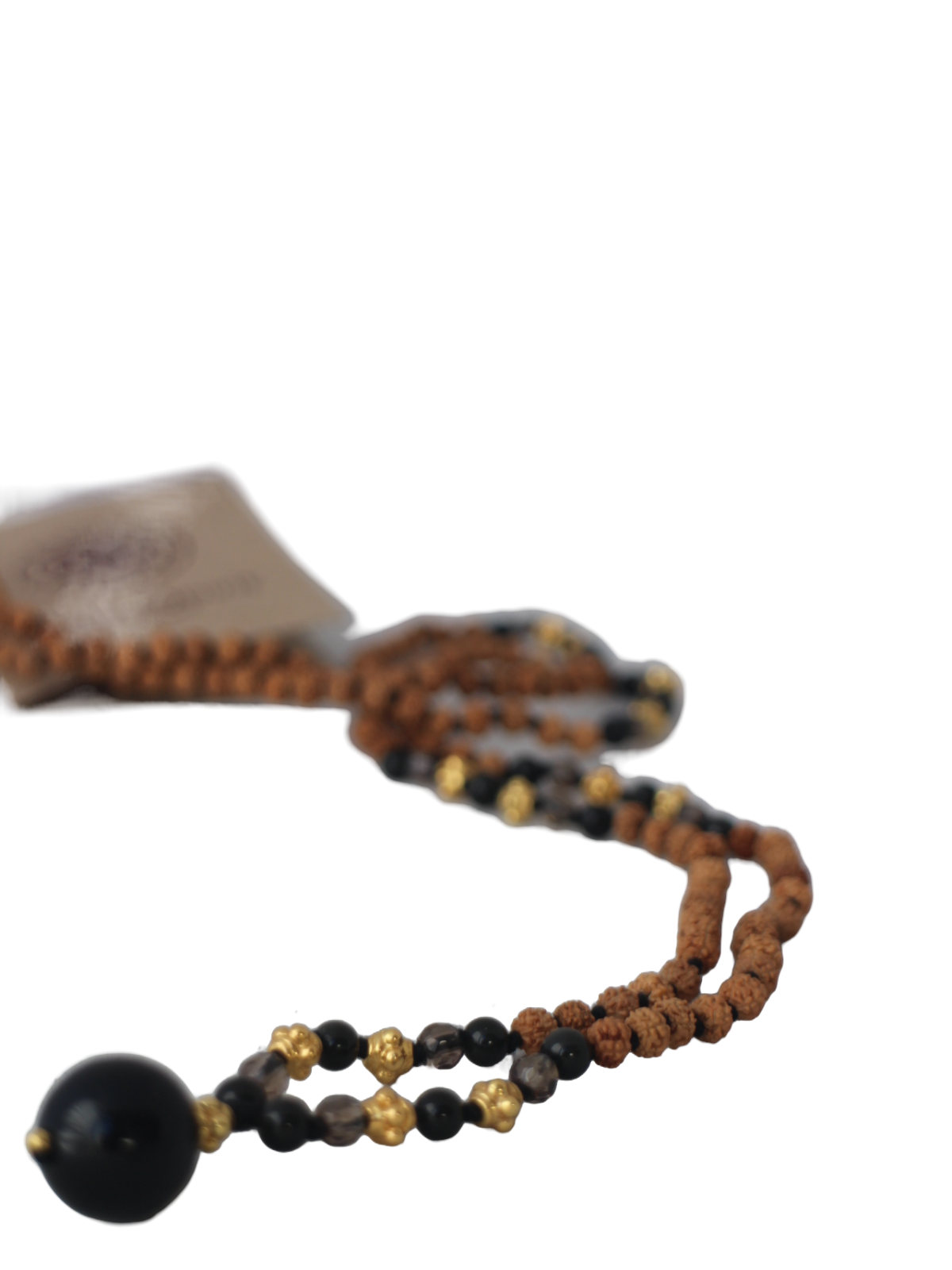 Obsidiaan en rookkwarts mala 2 Close-up van rudraksha, obsidiaan, rookkwarts en gouden kralen van de mala